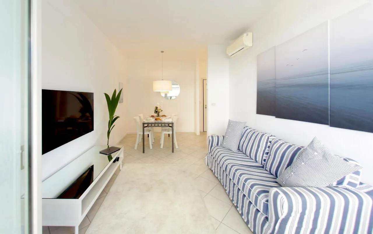 Luxury Suites Collection - Milano 3 Riccione 0*,