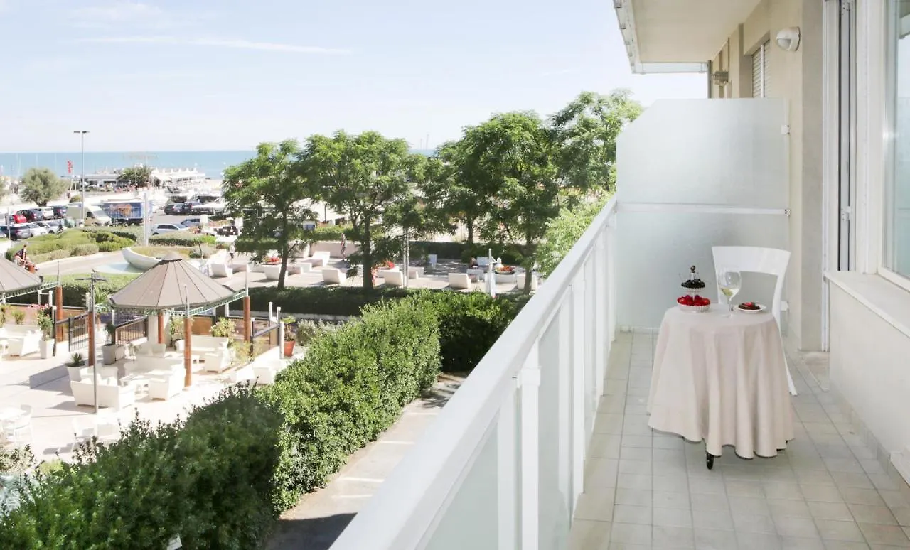 Luxury Suites Collection - Milano 3 Riccione Apartment