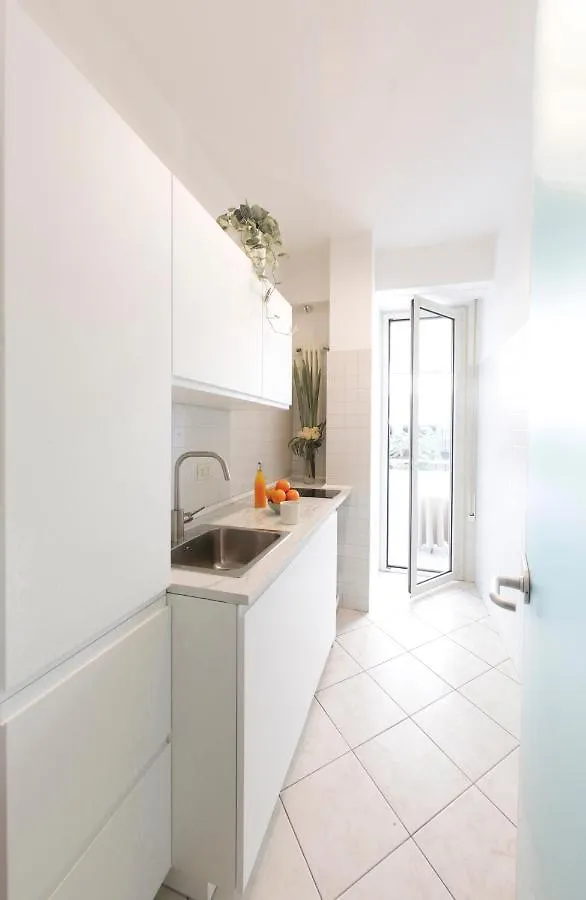 Luxury Suites Collection - Milano 3 Riccione 0*,